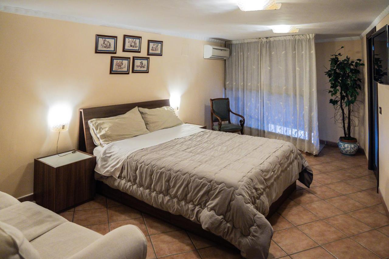 Apartamento Domus Ugo Nápoles Exterior foto