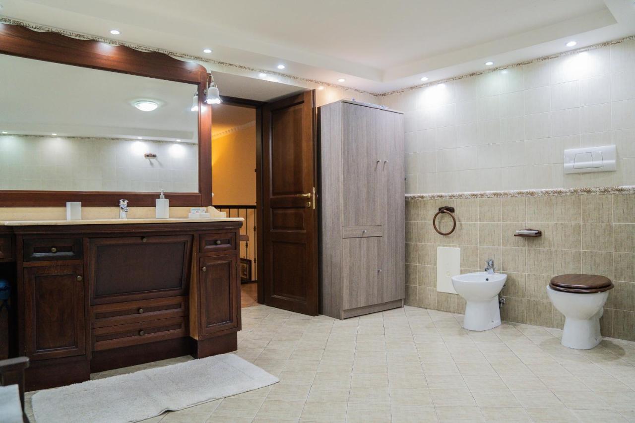Apartamento Domus Ugo Nápoles Exterior foto