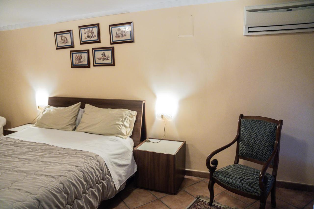 Apartamento Domus Ugo Nápoles Exterior foto
