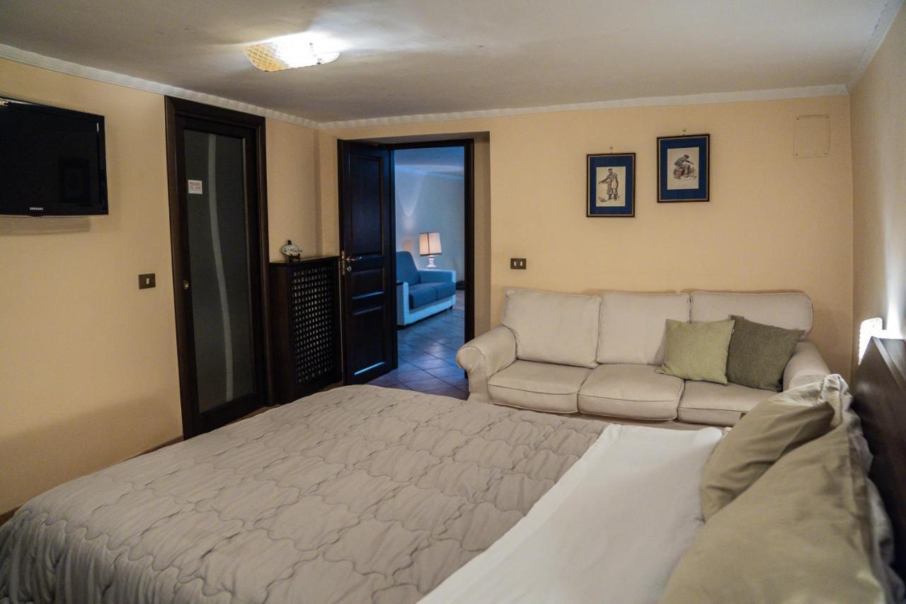 Apartamento Domus Ugo Nápoles Exterior foto