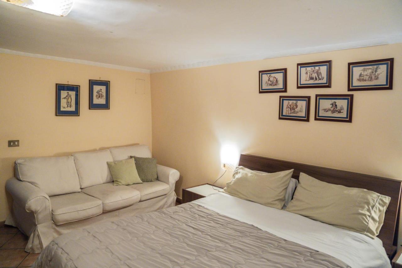 Apartamento Domus Ugo Nápoles Exterior foto