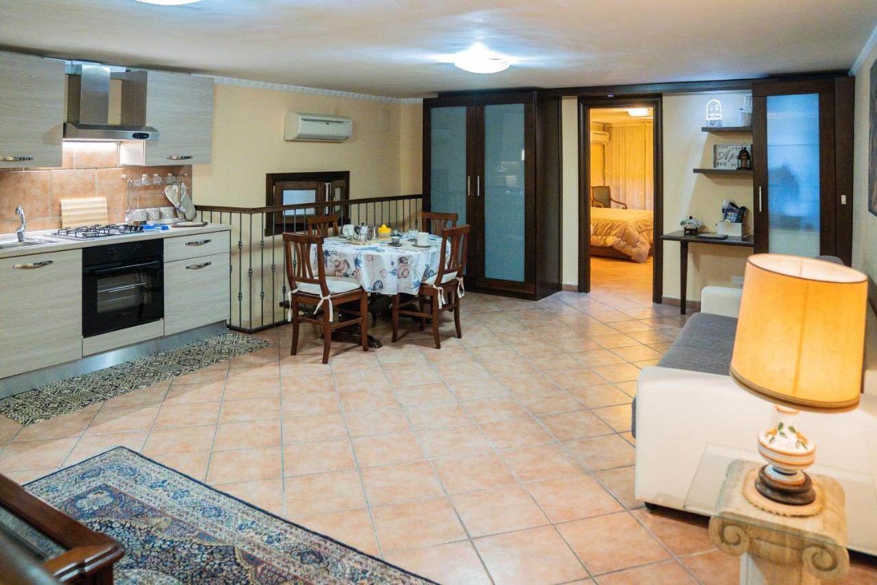 Apartamento Domus Ugo Nápoles Exterior foto