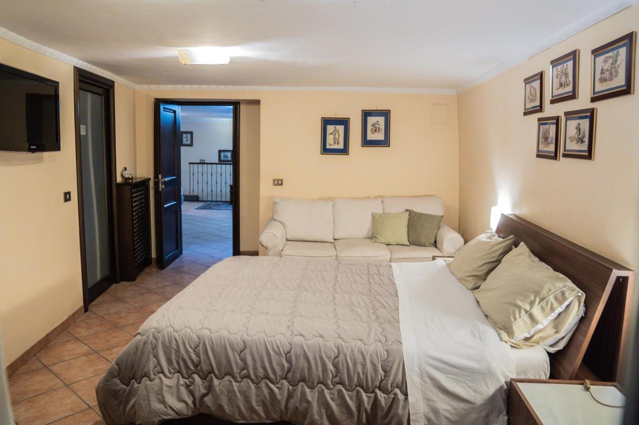 Apartamento Domus Ugo Nápoles Exterior foto