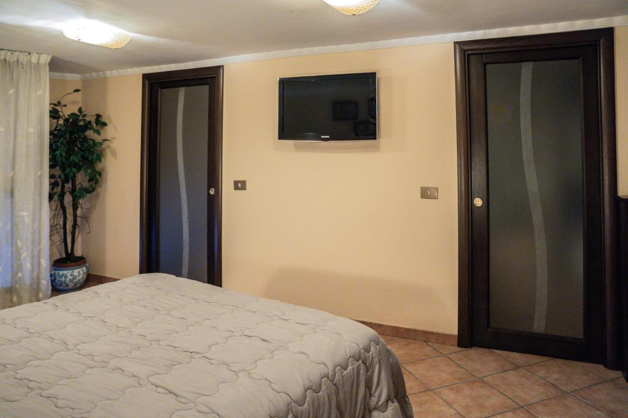 Apartamento Domus Ugo Nápoles Exterior foto
