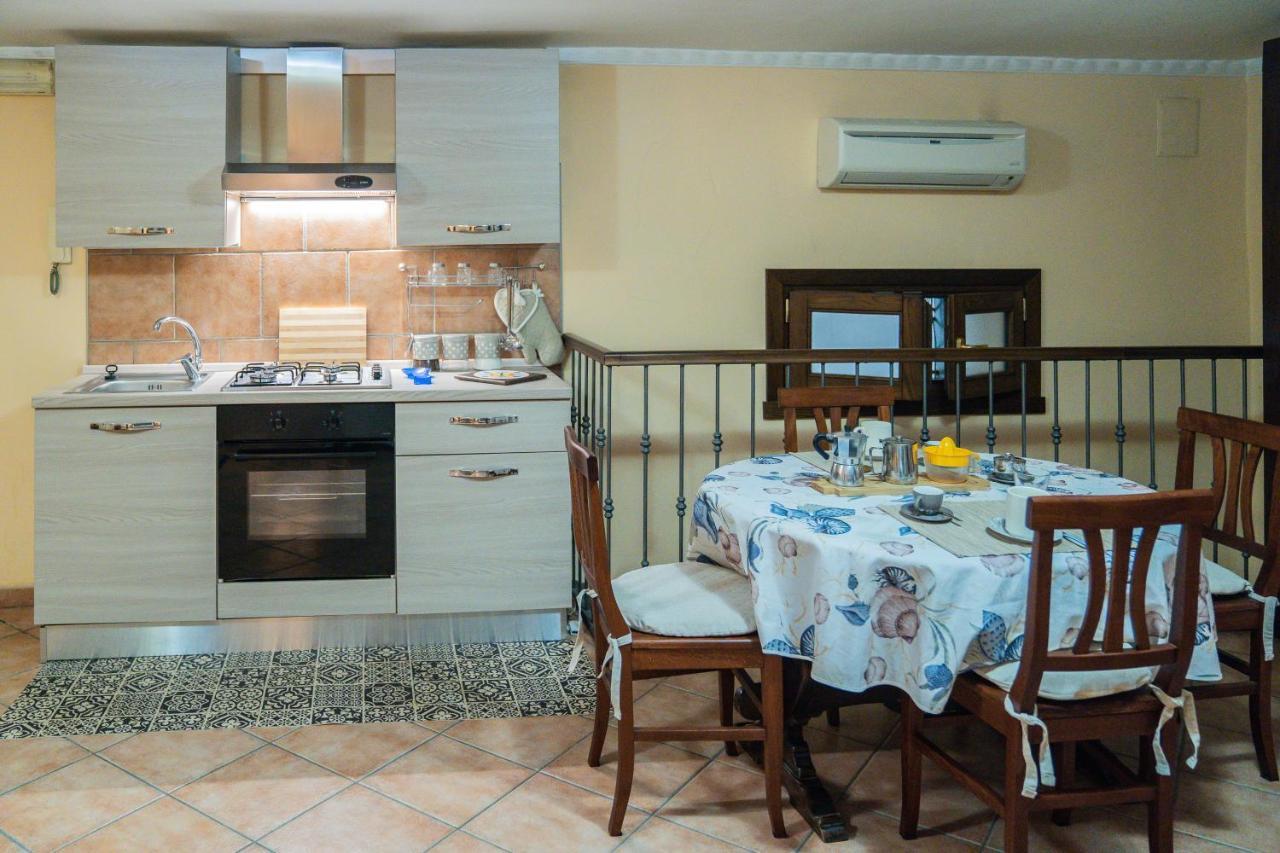 Apartamento Domus Ugo Nápoles Exterior foto