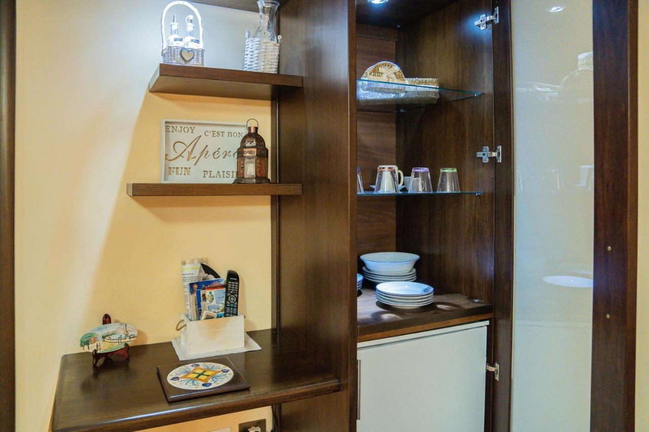Apartamento Domus Ugo Nápoles Exterior foto