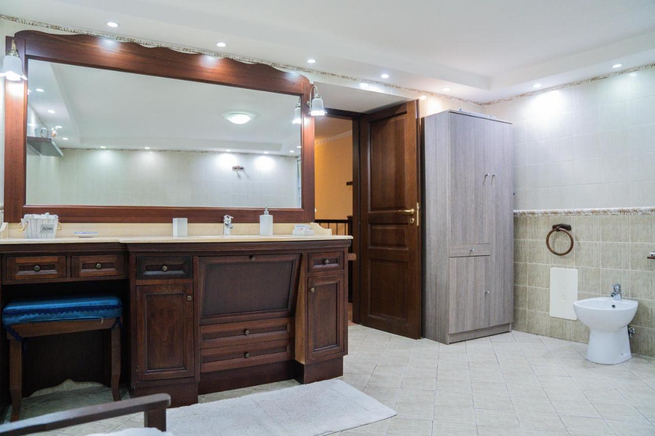 Apartamento Domus Ugo Nápoles Exterior foto