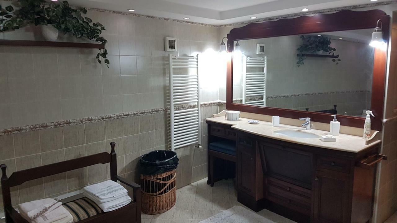 Apartamento Domus Ugo Nápoles Exterior foto